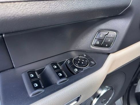 Used 2024 Ford Expedition Limited image 32