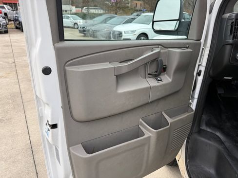 Used 2023 GMC Savana 3500 LS image 10