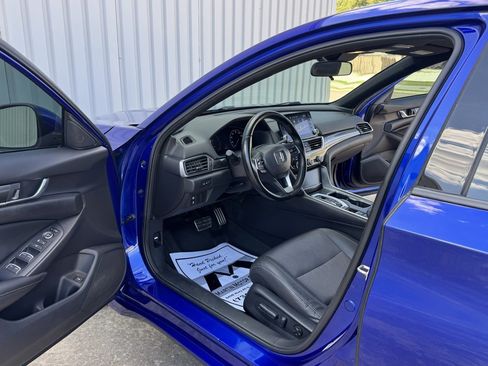 Used 2020 Honda Accord Sport image 2