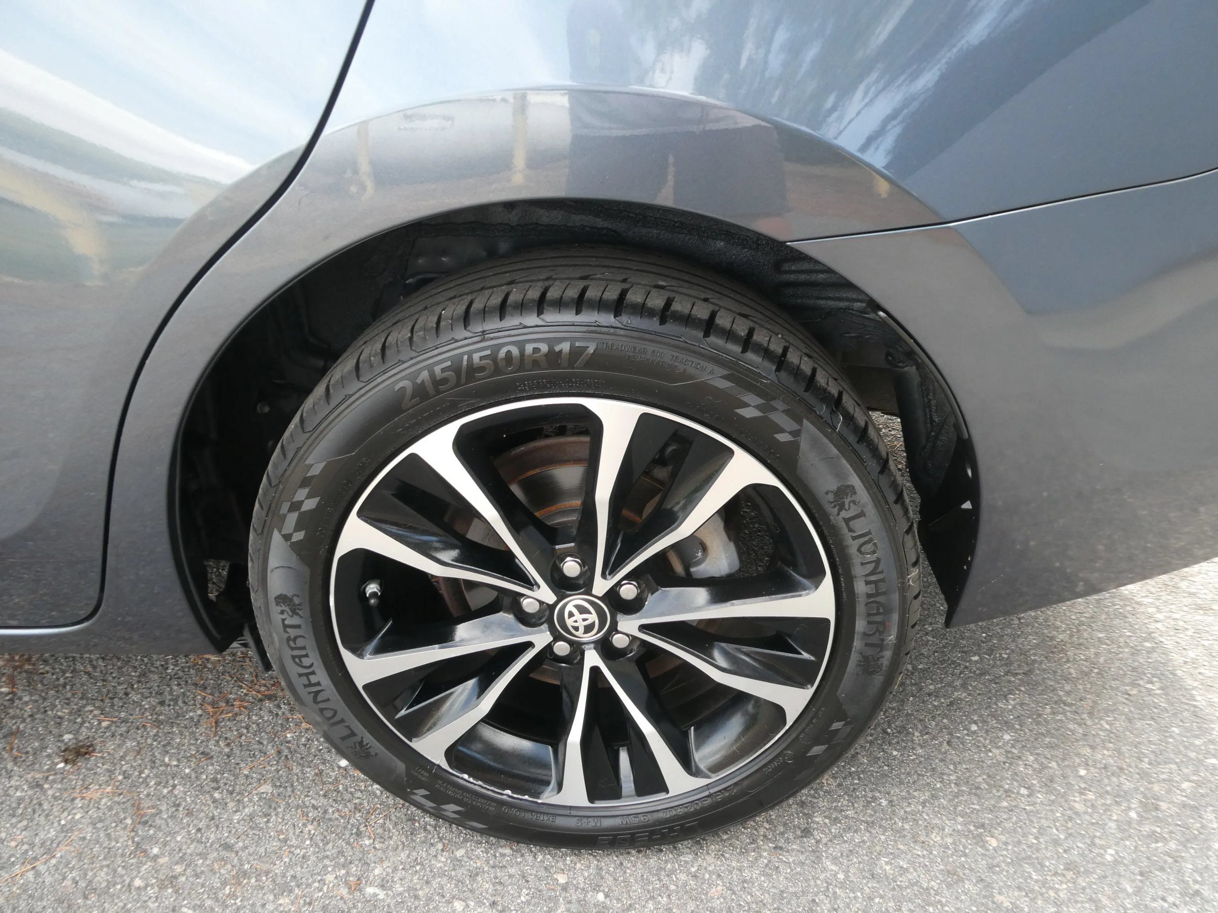 Used 2017 Toyota Corolla SE FWD image 31