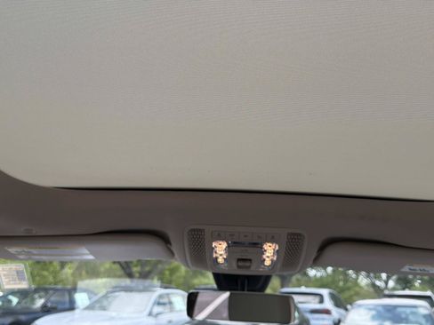Used 2023 Mercedes-Benz GLB 250 image 15