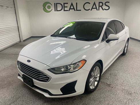 Used 2020 Ford Fusion SE image 1