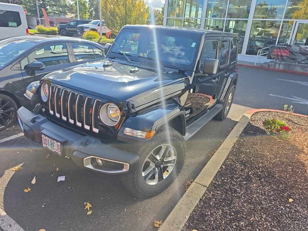 Used 2018 Jeep Wrangler Unlimited Sahara AWD/4WD image 2