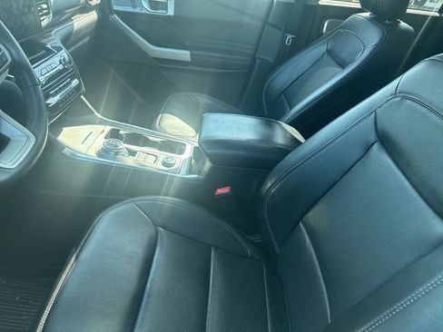 Used 2022 Ford Explorer Limited w/ Equipment Group 301A AWD/4WD image 6