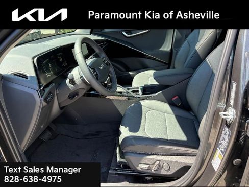 New 2025 Kia Niro SX image 18