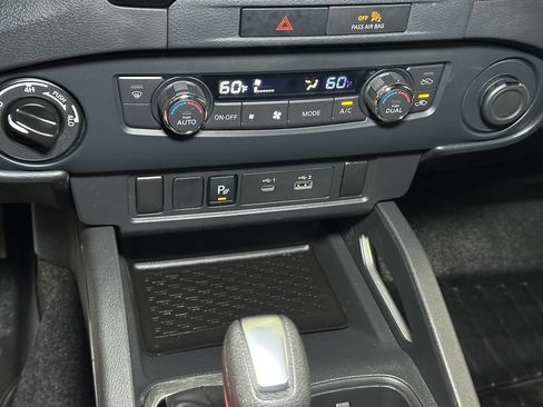 Used 2022 Nissan Frontier SV w/ Technology Package AWD/4WD image 29