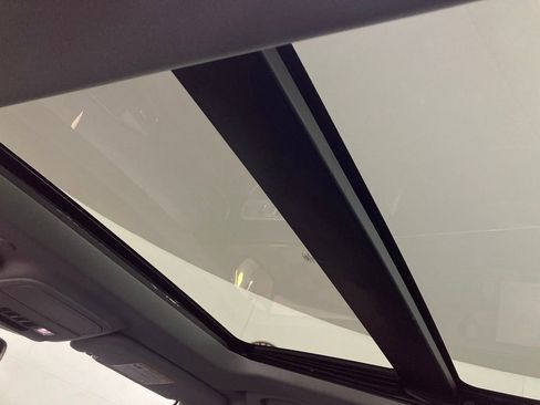 Used 2022 Ford Explorer Limited image 16