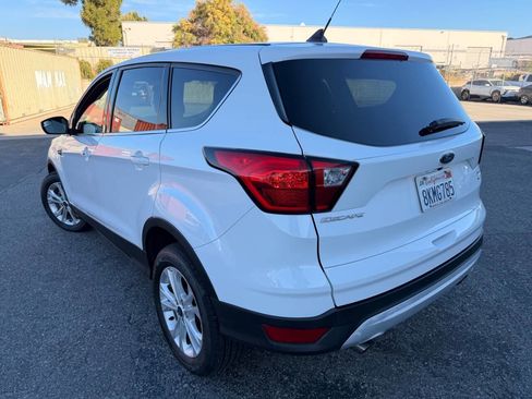 Used 2019 Ford Escape SE FWD image 11