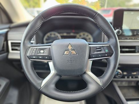 Used 2023 Mitsubishi Outlander SE image 26