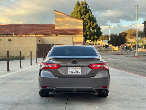 Used 2020 Toyota Camry SE image 5