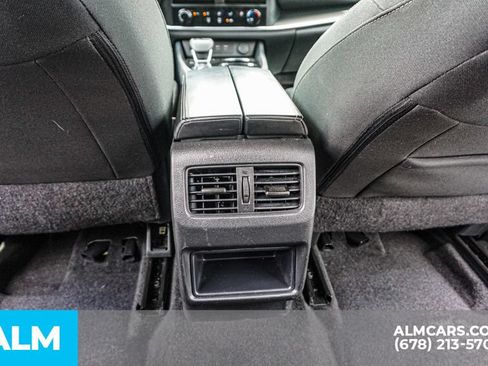 Used 2024 Nissan Rogue S FWD image 31