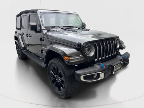 Used 2022 Jeep Wrangler Unlimited Sahara w/ Cold Weather Group AWD/4WD image 4