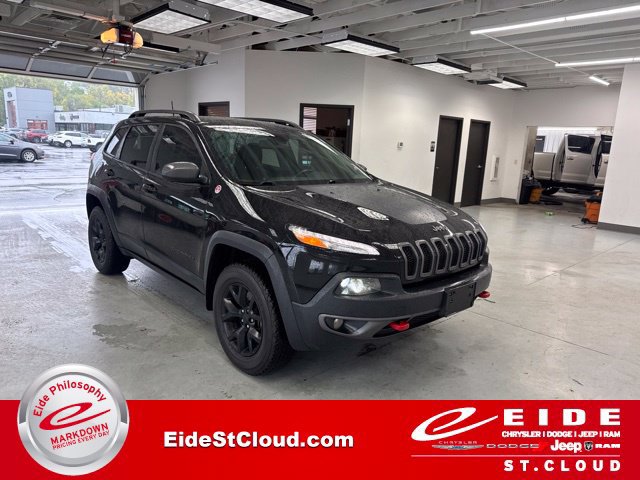 Used 2017 Jeep Cherokee Trailhawk w/ Cold Weather Group AWD/4WD image 1