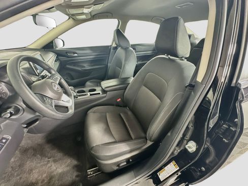 Used 2025 Nissan Altima 2.5 SV FWD image 13