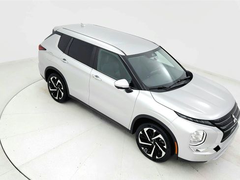 Used 2024 Mitsubishi Outlander FWD image 19