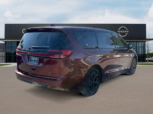 Used 2022 Chrysler Pacifica Limited w/ S Appearance Package image 5