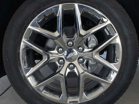 New 2025 Chevrolet Suburban Premier image 10