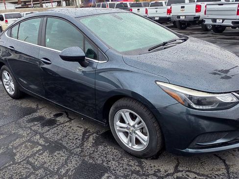 Used 2018 Chevrolet Cruze LT FWD image 7