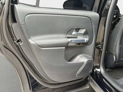 Used 2023 Mercedes-Benz EQB 250+ image 25