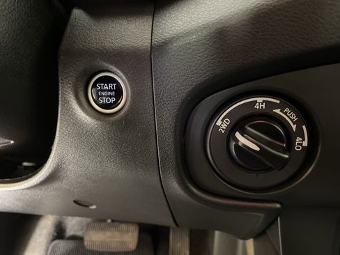 Used 2024 Nissan Frontier SV w/ SV Convenience Package image 22