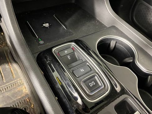 Used 2023 Honda Pilot Touring image 9