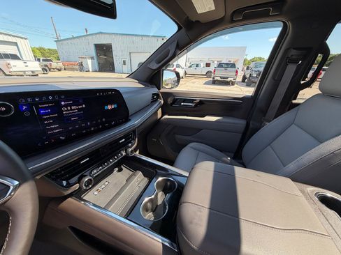 Used 2025 Chevrolet Tahoe Z71 w/ Z71 Off-Road Package AWD/4WD image 10