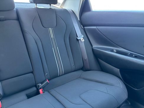 Used 2025 Hyundai Elantra SEL FWD image 38