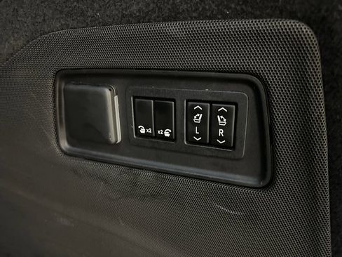 Used 2022 Cadillac Escalade Sport Platinum w/ Heavy-Duty Trailer Package AWD/4WD image 19