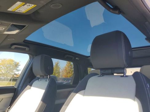 Used 2025 Land Rover Discovery Sport Dynamic SE AWD/4WD image 19