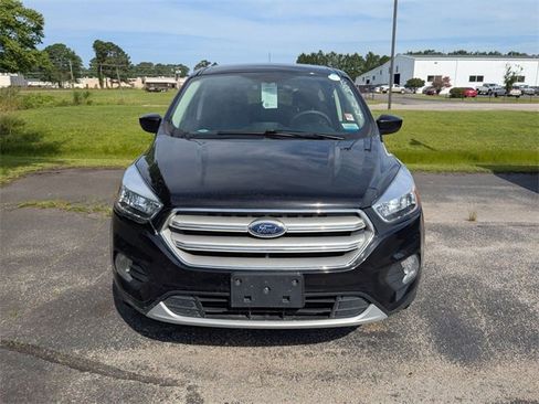 Used 2019 Ford Escape SE image 2