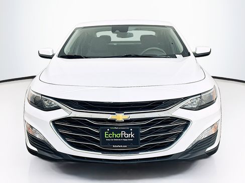 Used 2024 Chevrolet Malibu LT FWD image 2