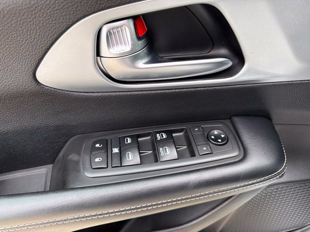 Used 2019 Chrysler Pacifica Touring Plus w/ S Appearance Package FWD image 13