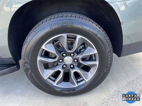 Used 2023 Chevrolet Suburban LT w/ Luxury Package image 12