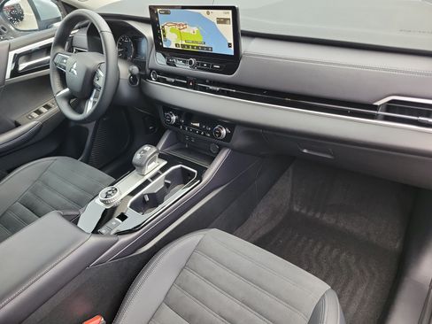Used 2025 Mitsubishi Outlander SE FWD image 20