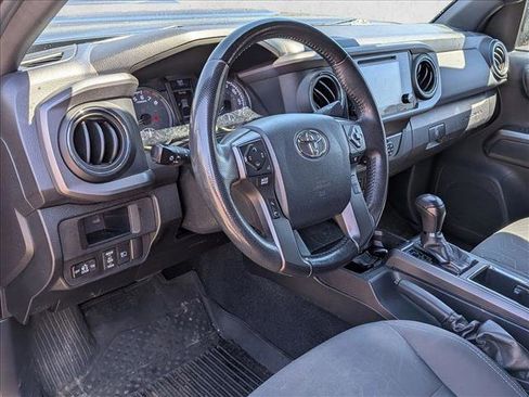 Used 2019 Toyota Tacoma TRD Sport AWD/4WD image 9