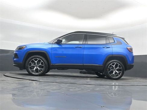 New 2026 Jeep Compass Limited w/ Mopar Graphics Package image 32