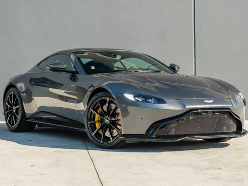 Used 2019 Aston Martin V8 Vantage Coupe image 2