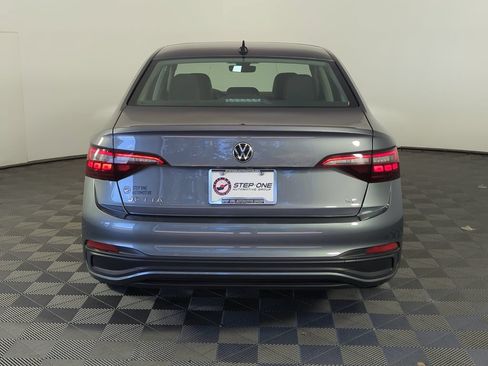 Used 2024 Volkswagen Jetta SE FWD image 5