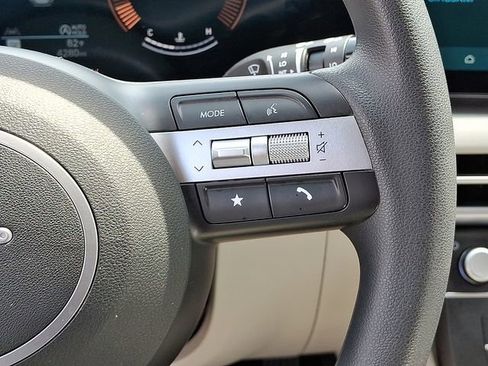 Used 2025 Hyundai Tucson SE image 25