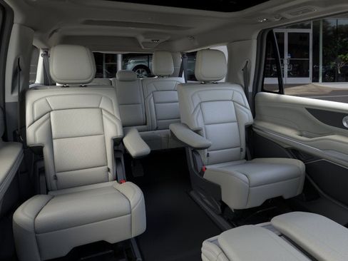 New 2026 Lincoln Navigator L Reserve AWD/4WD image 10