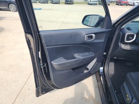 Used 2026 Hyundai Venue SEL FWD image 17