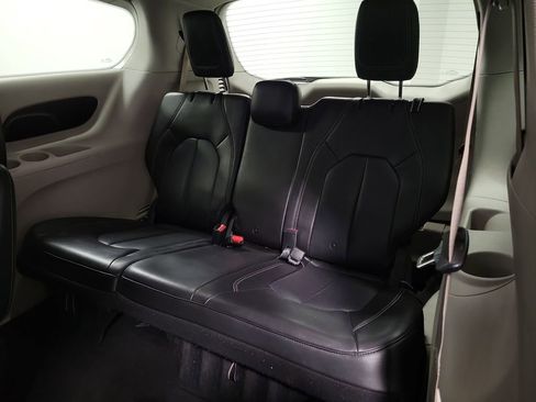 Used 2021 Chrysler Voyager Lxi image 23