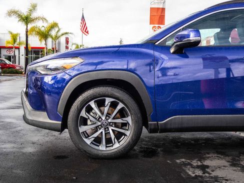 Certified 2022 Toyota Corolla Cross XLE image 5