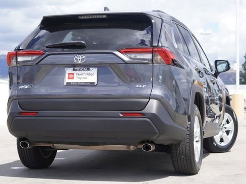Used 2020 Toyota RAV4 XLE w/ Convenience Package FWD image 6