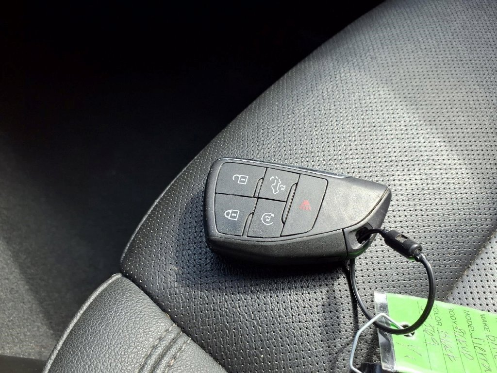 Used 2025 GMC Sierra 1500 SLT AWD/4WD image 13
