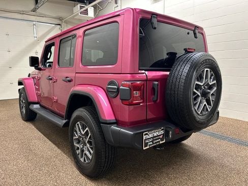 Used 2024 Jeep Wrangler Unlimited Sahara AWD/4WD image 4