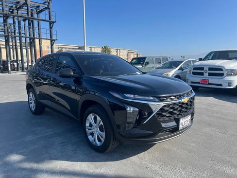 Used 2025 Chevrolet Trax LS FWD image 3