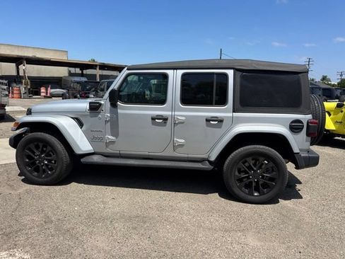 Used 2023 Jeep Wrangler Unlimited Sahara w/ Cold Weather Group AWD/4WD image 8