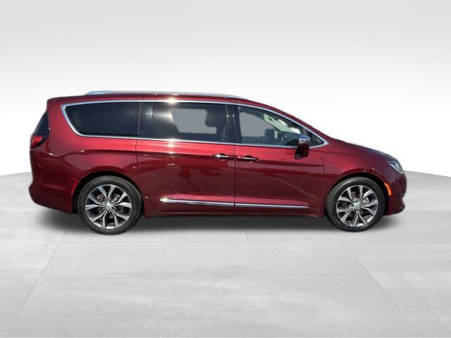 Used 2017 Chrysler Pacifica Limited w/ Tire & Wheel Group FWD image 8