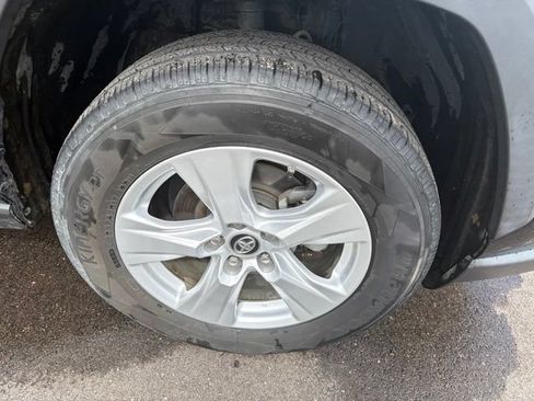 Used 2019 Toyota RAV4 XLE w/ Carpet Mat Package AWD/4WD image 4